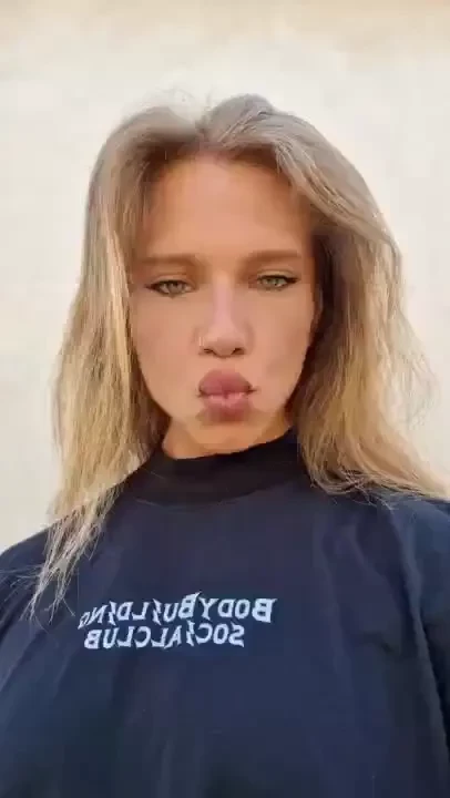 Goodmorning my best fans kiss kiss 