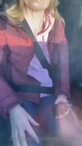 Vi leker og tuller litt i bilen m ve litt p det roadhead and play in