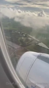 Vi er p flyplassen p vei til amsterdam nederland we are at the airport