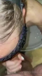 Blowjob deepthroat anal atm fingring sprut i munnen og svelg blowjob