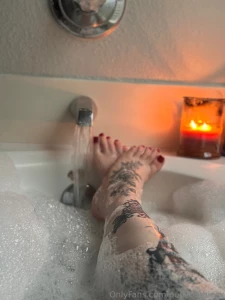 Do i have pretty toes whetres my foot job lovers part 2