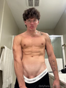 Bathroom shenanigans yet again but this time i m really horny part 1