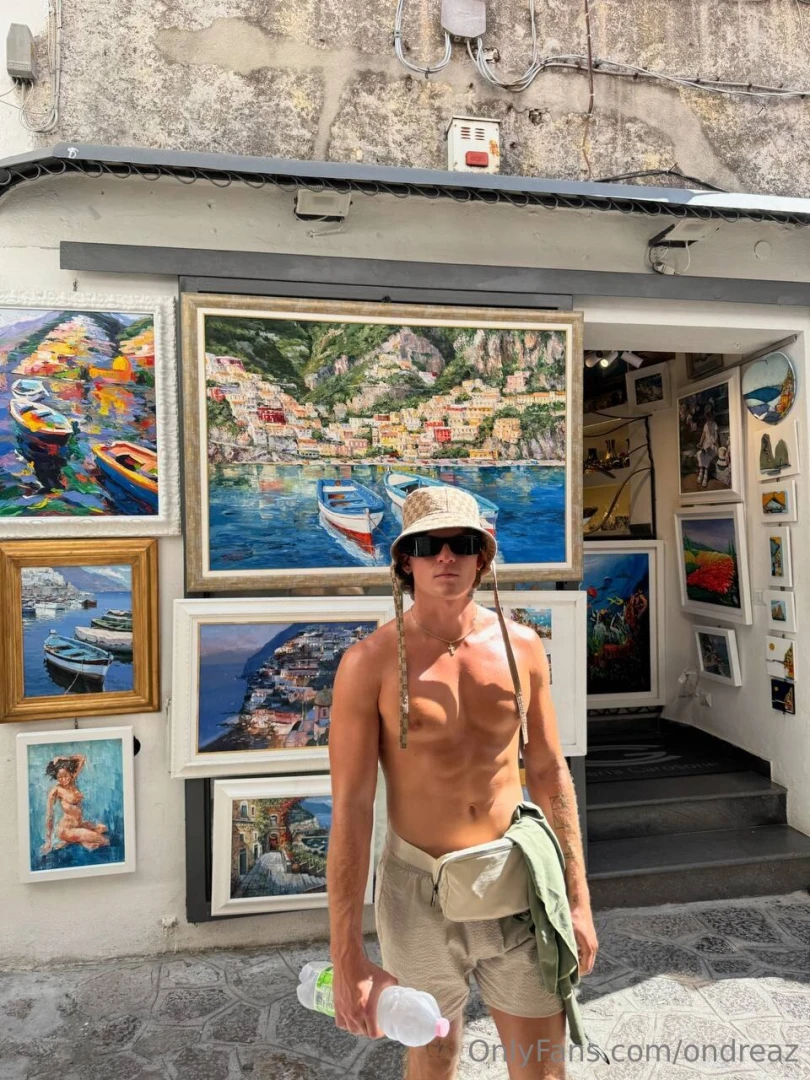 Just out here blending in with the art do you think i belong on the 