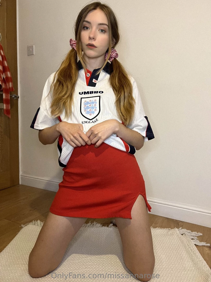 I m not a football fan but i know some guys like a girl in a football part 1 