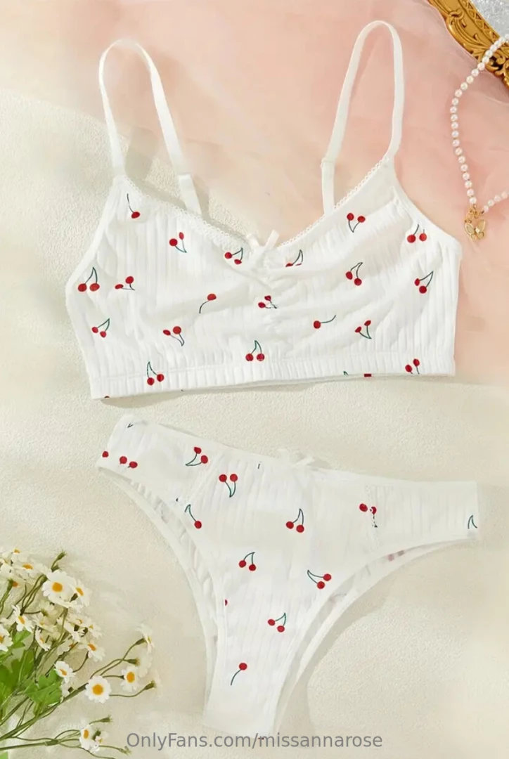 Obsessed with this set anyone want to give a little contribution to 