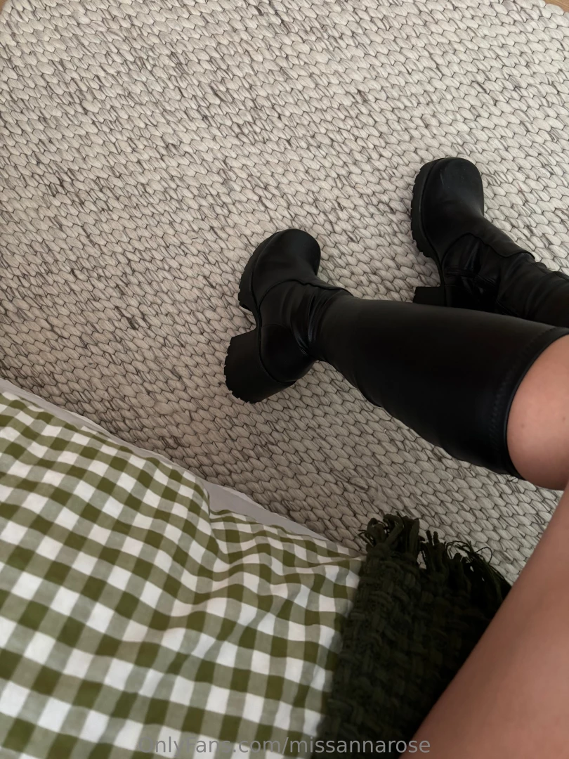 Going out my favourite boots xx 