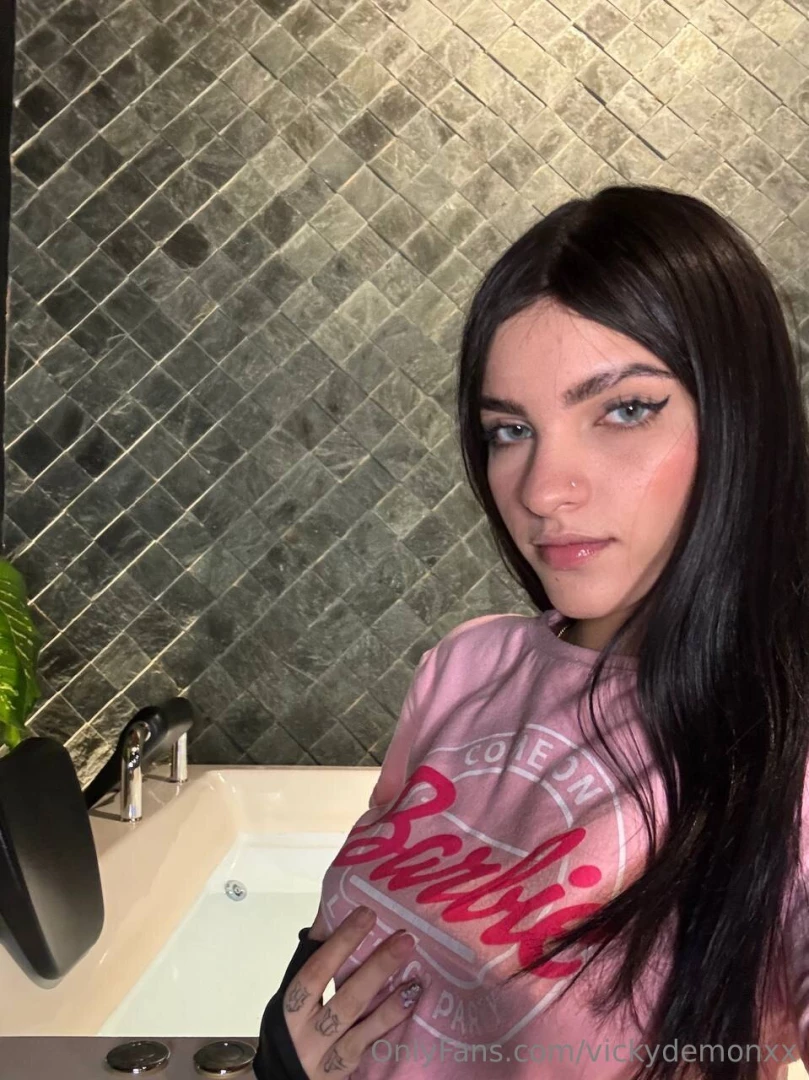 Vickydemonxx 