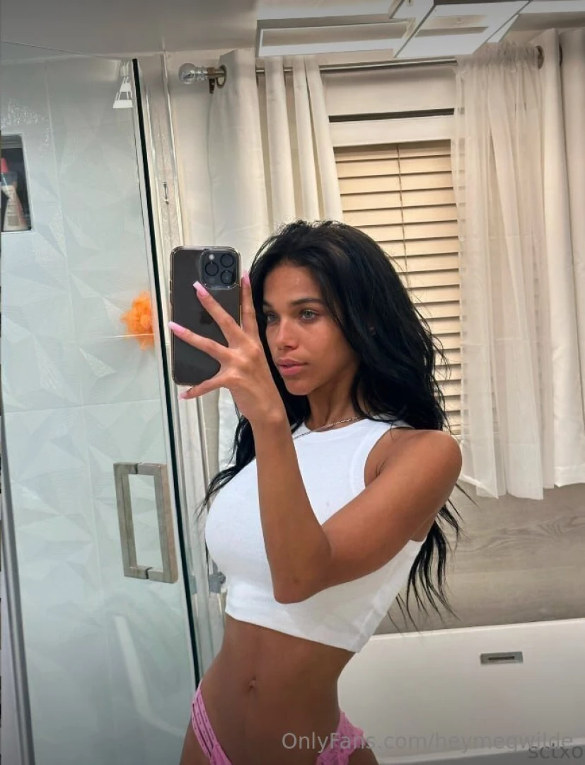 Stop looking around and go check sydneychasexo if you want to see why 