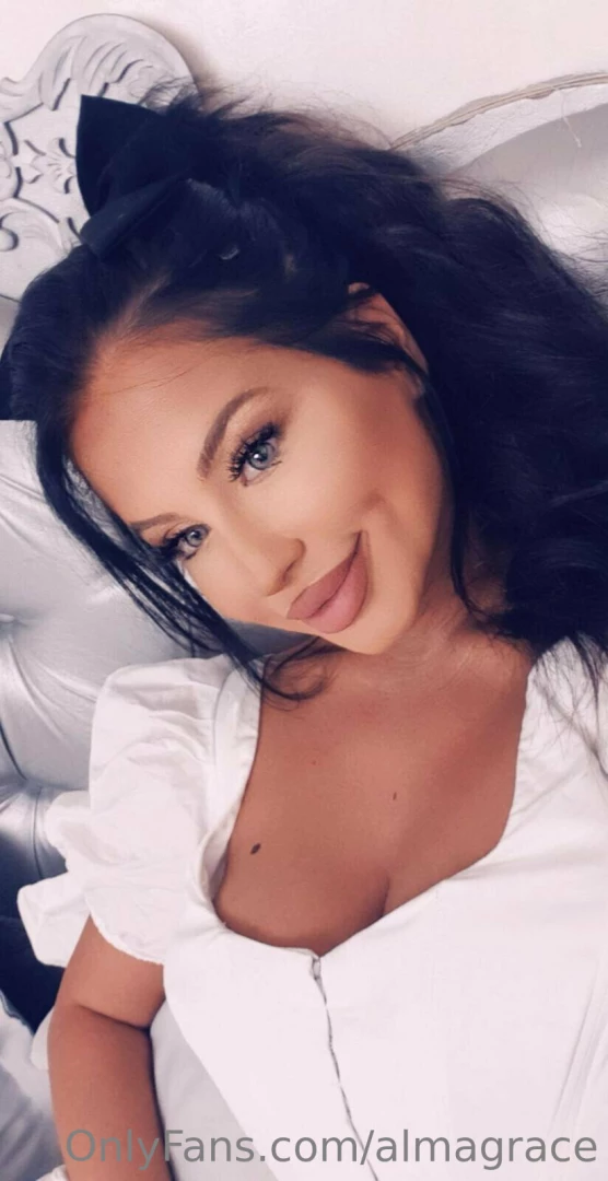 Do you like a woman with dimples i think they are cute 