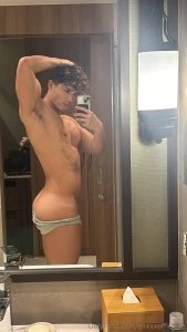 Hey babies dm me something to help make this monday a bit more naughty part 1