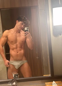 Hey babies dm me something to help make this monday a bit more naughty