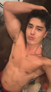 I feel so bored right now slide me a dm and let s get wild