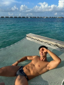 Do you like the sea or do you like me