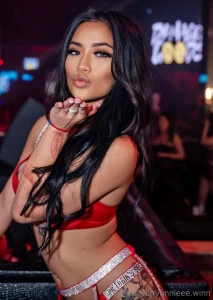 Kisses lets have some fun message me loves