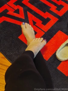 Foot fedish friendly