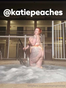 Gamer girl with a for kinky things 34ee curvy and definitely dirty vip