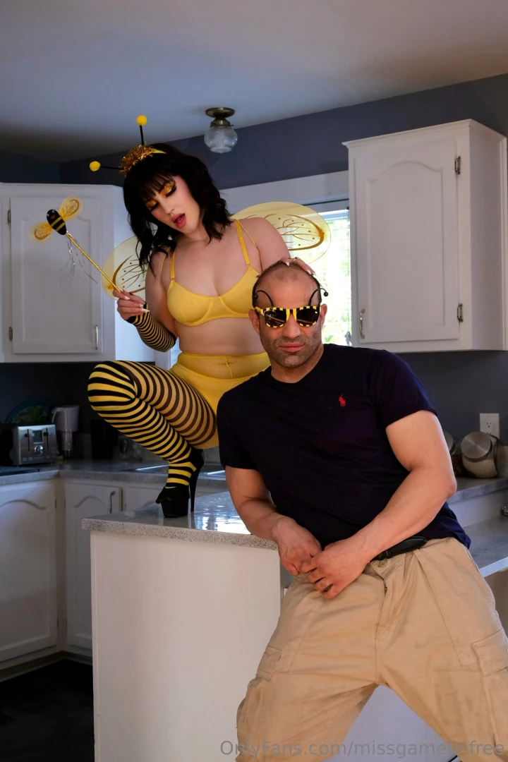 Beezz beezz missgamelin the bee starring rickhardx new movie soon part 4 