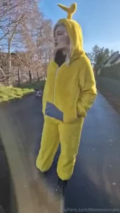 It is cold the only thing that helps is a cigarette it gives me warm