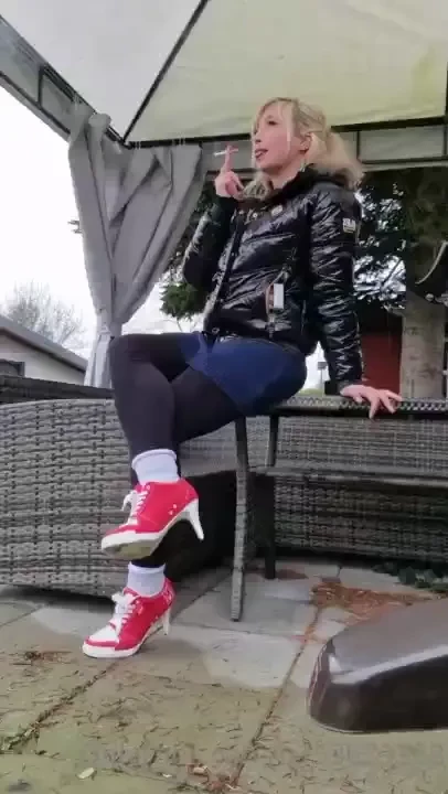 I hate waiting but smoking help me 