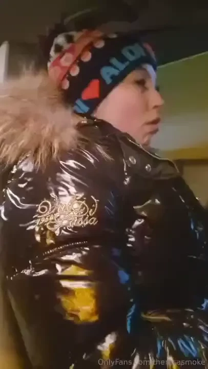 Xmas shopping with mom i need to wait for her everytime more time to 