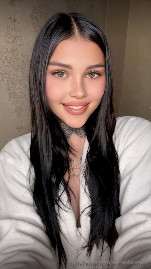 Laura_hasmarr has such a tight wet pussy do you want to see it part 378 