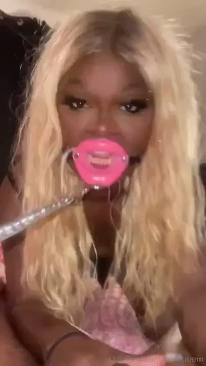 Pov 2 new videos of me sucking off my master like a good sissy slut 