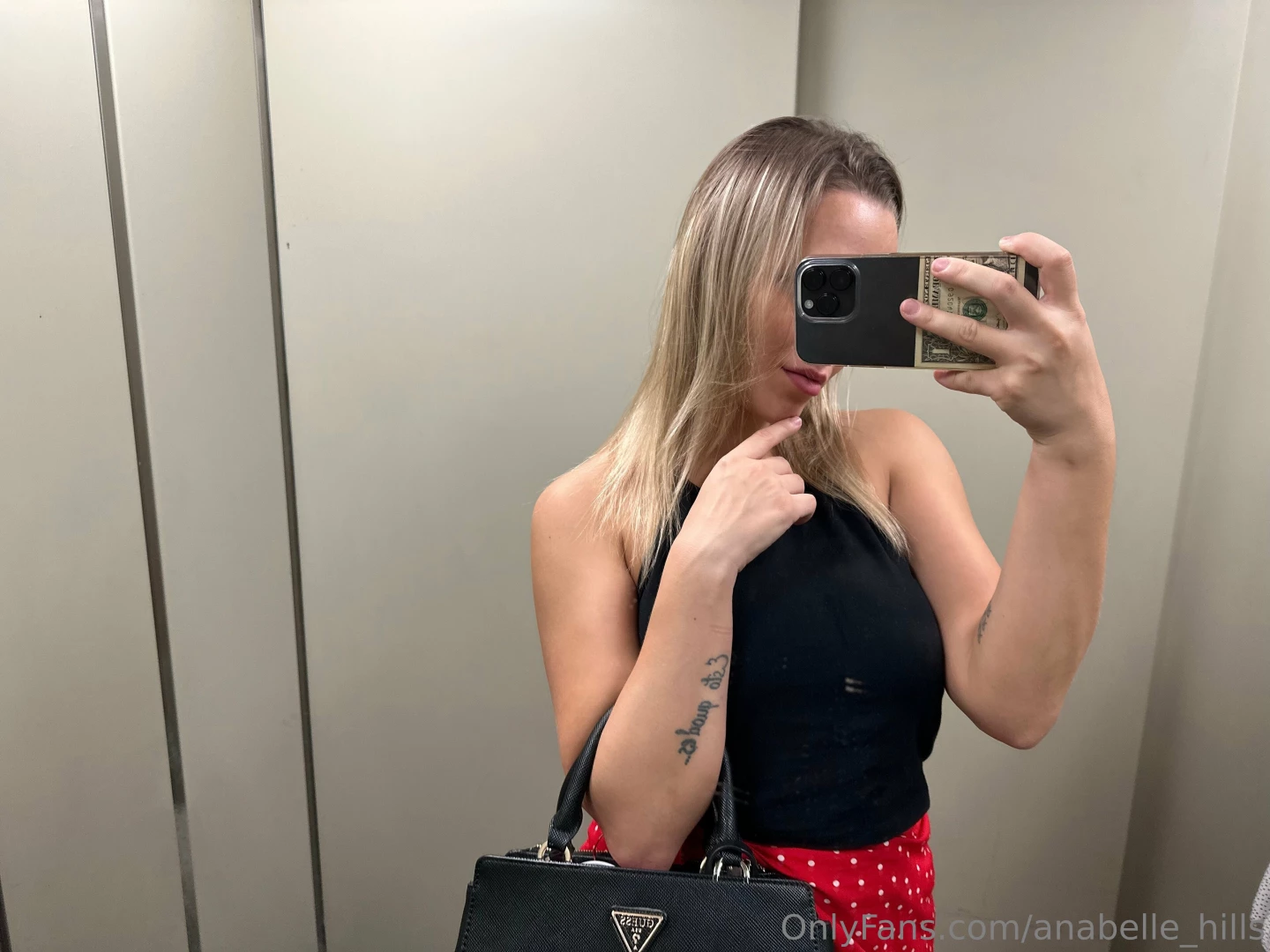 I love taking pictures in the elevator 