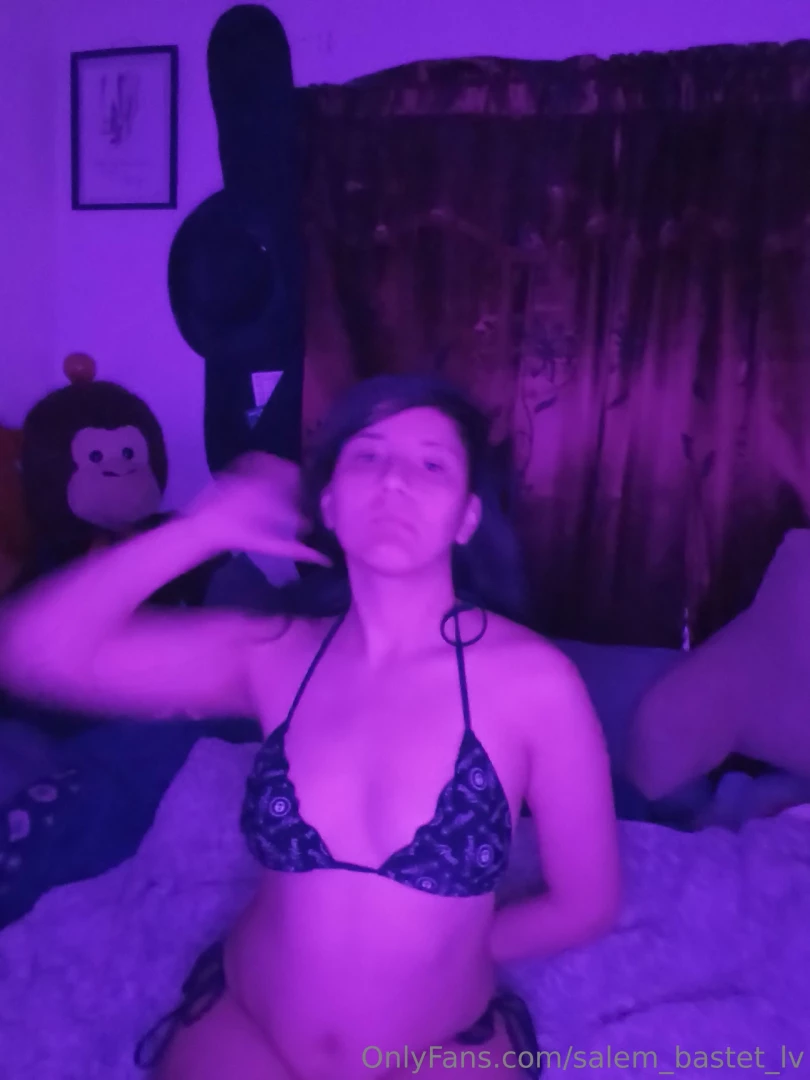 Playing with my ring light and trying different colors and settings p 