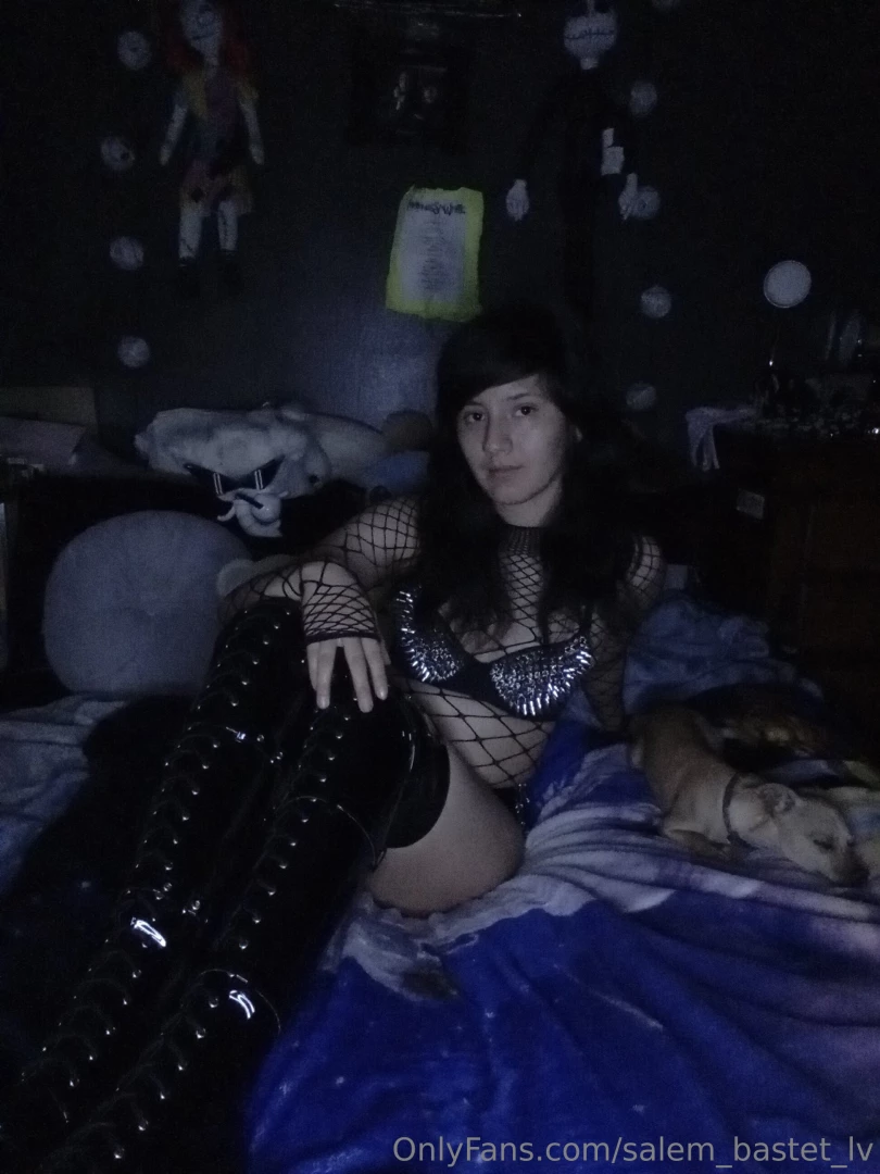Here is my first time showing my goth stripper boots while i m wearing part 1 