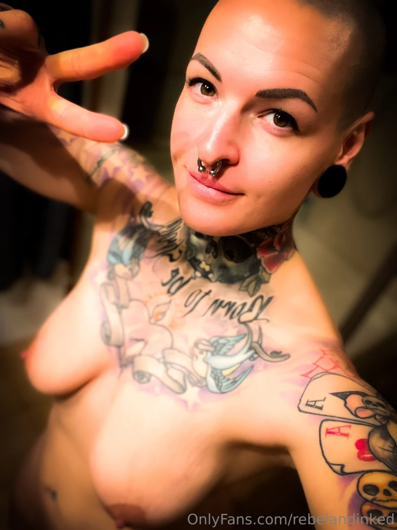 rebelandinked - You wanna seeeee my boobs 