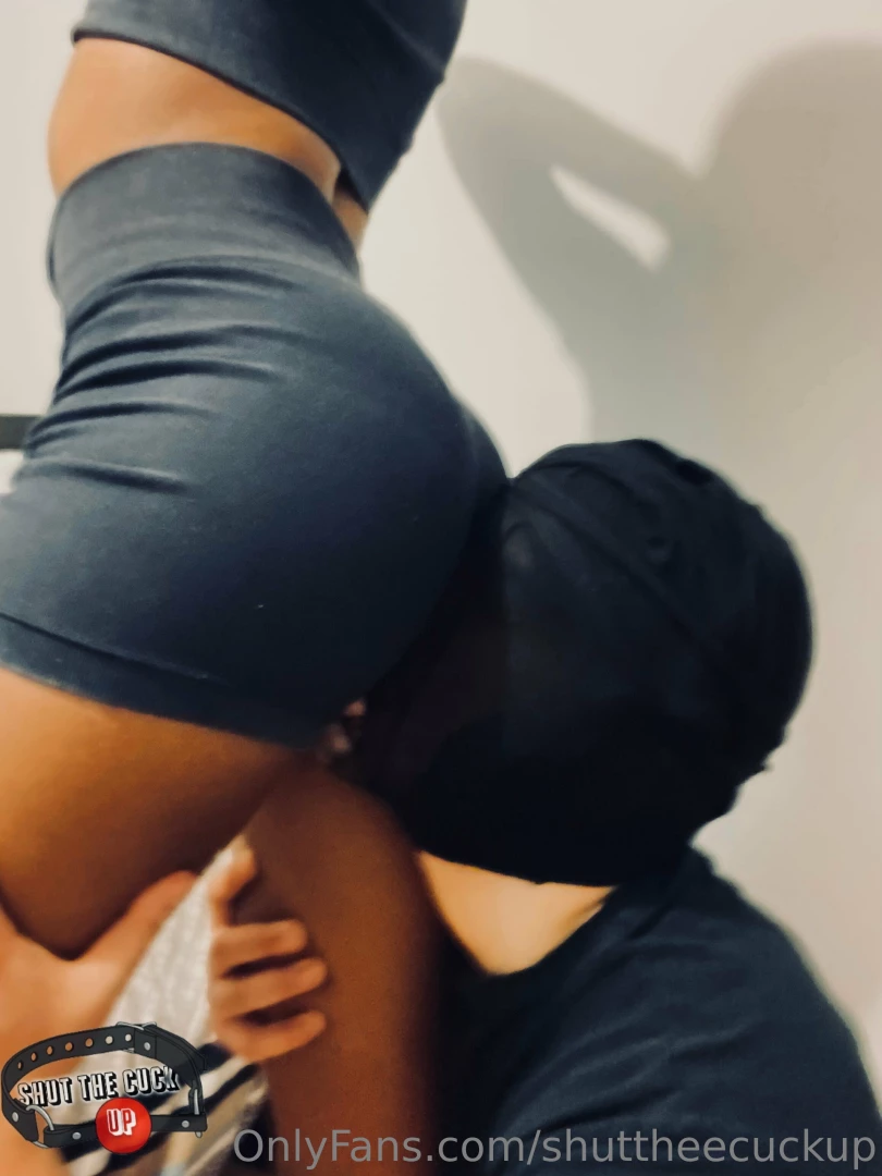 The smell of my ass after a nice sweaty workout gt gt gt gt gt 