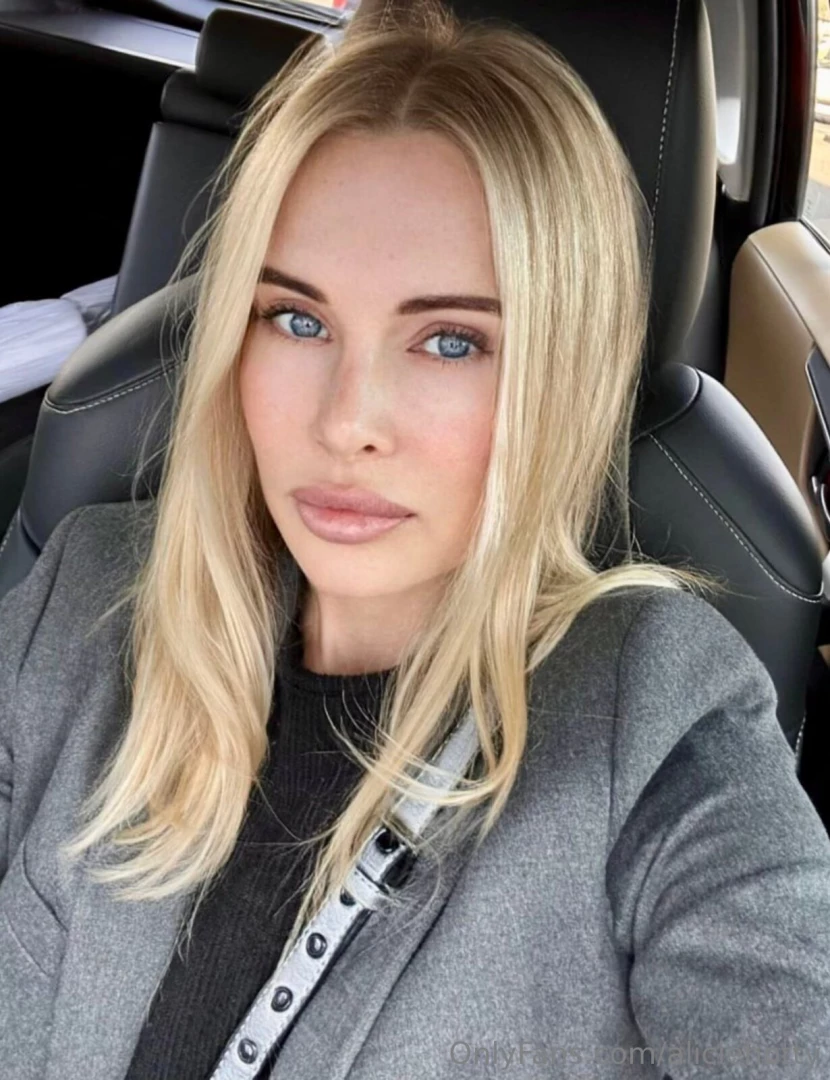 Hi i m the_snow_queen my hands my curves my everything i m ready to part 354 