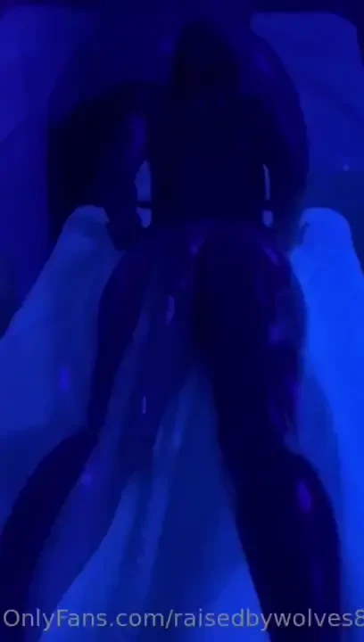 While receiving a hot massage i close my eyes when i open them his 