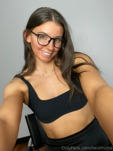 Tip me on a scale of 1-10 how bad do you want to cum on my new glasses