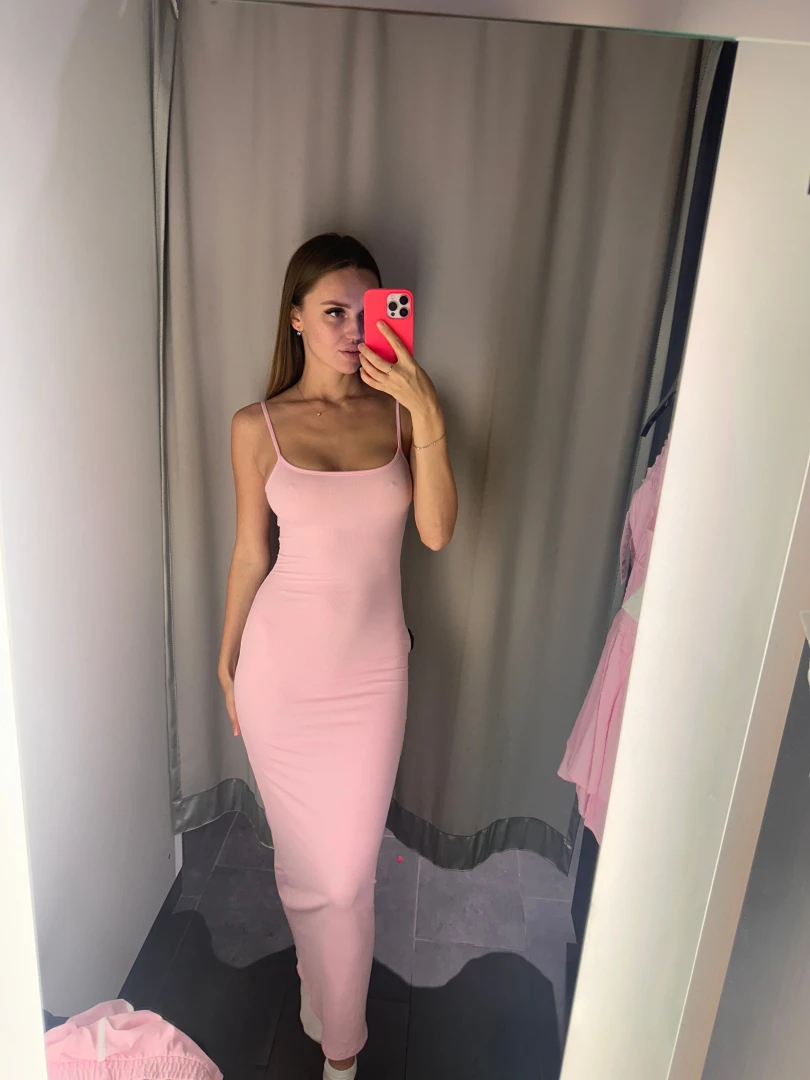 Ohh i love this long dress i look so elegant 