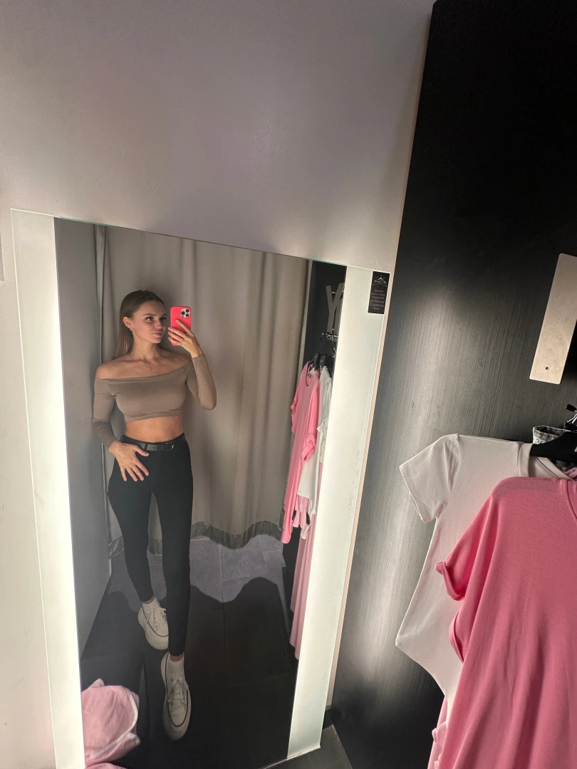 I like to shop but not buy anything hahahah but i will buy something 