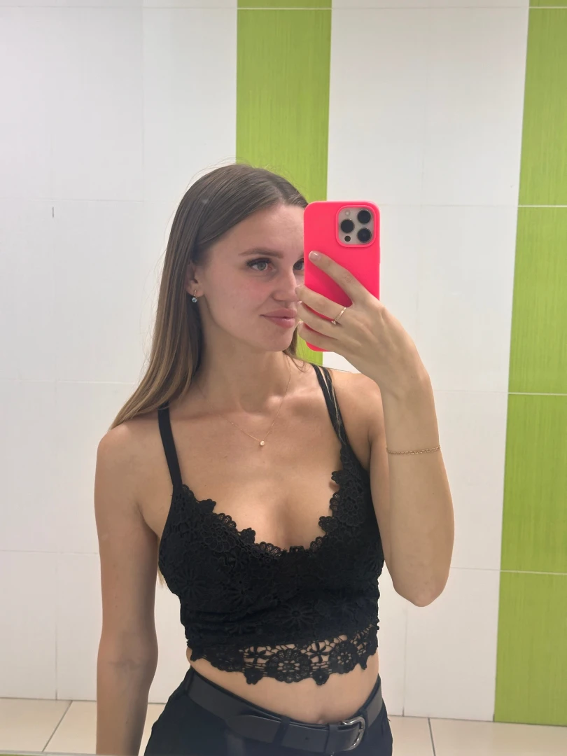 I think the color black looks good on me 