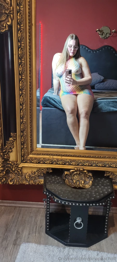 Gefall ich dir in dem bisschen stoff ich w nsche dir einen sch nen 