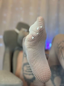 Soft soles in fishnets part 1