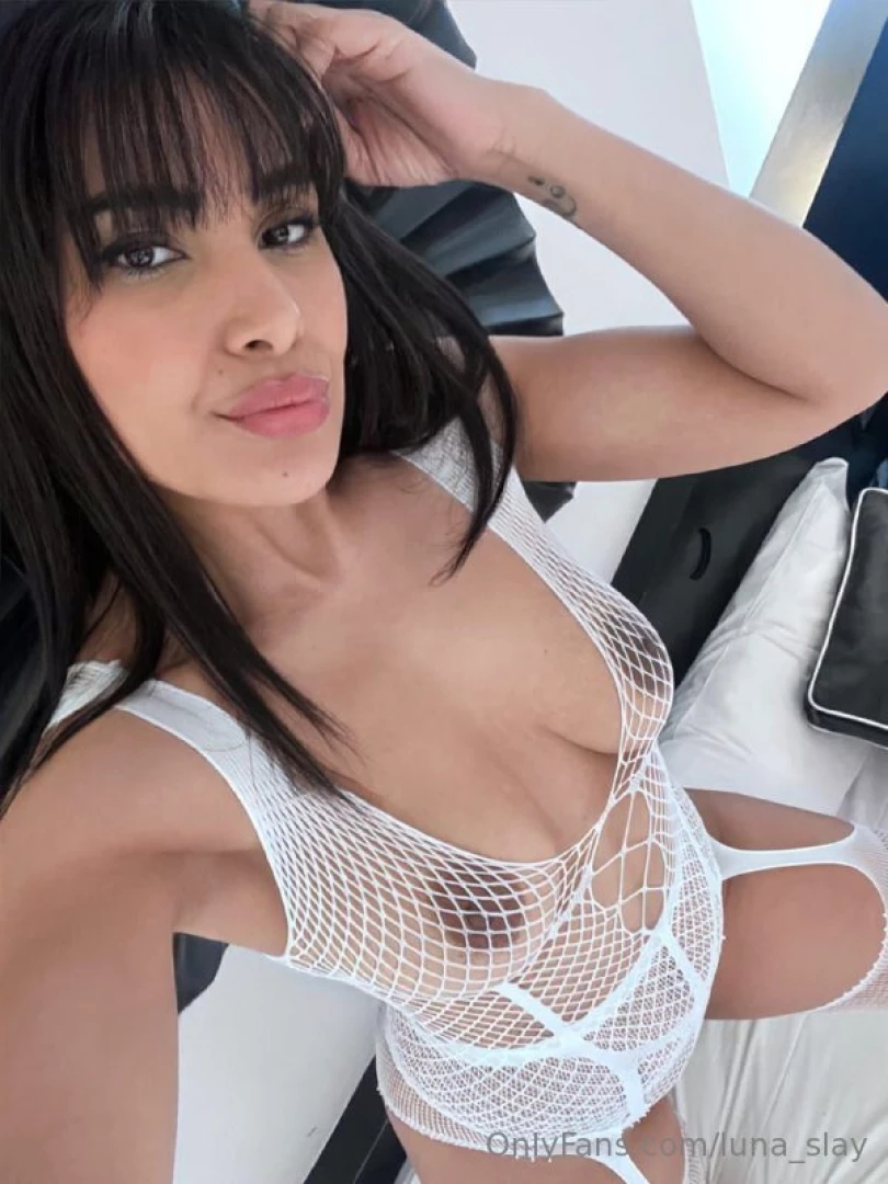 Hi i m allie i m argentine i love to talk and please write to me to 