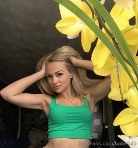 They say a normal woman s breasts should fit in the palm of a guy s