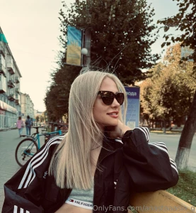 What do you think my mood is and what will i do right now girl mystery