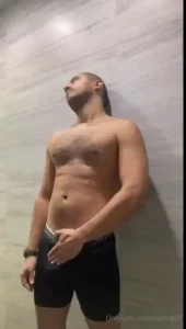 Uno sale bien caliente del gym