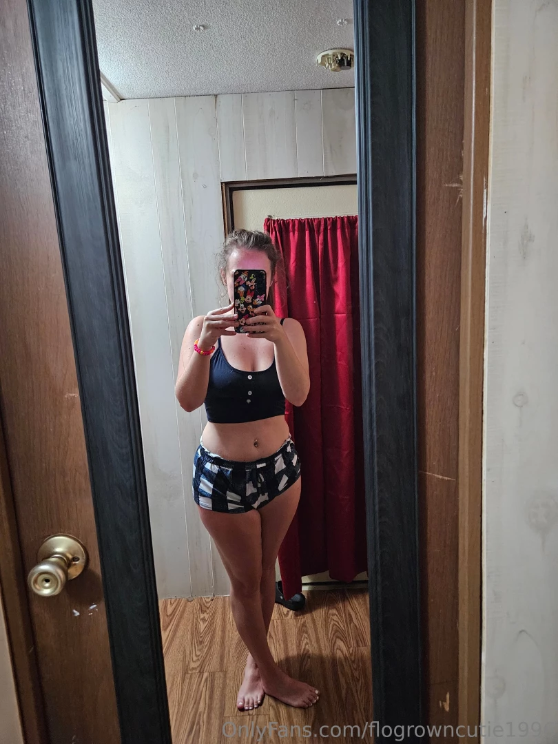 Who wants to see more sexy pics in this set 