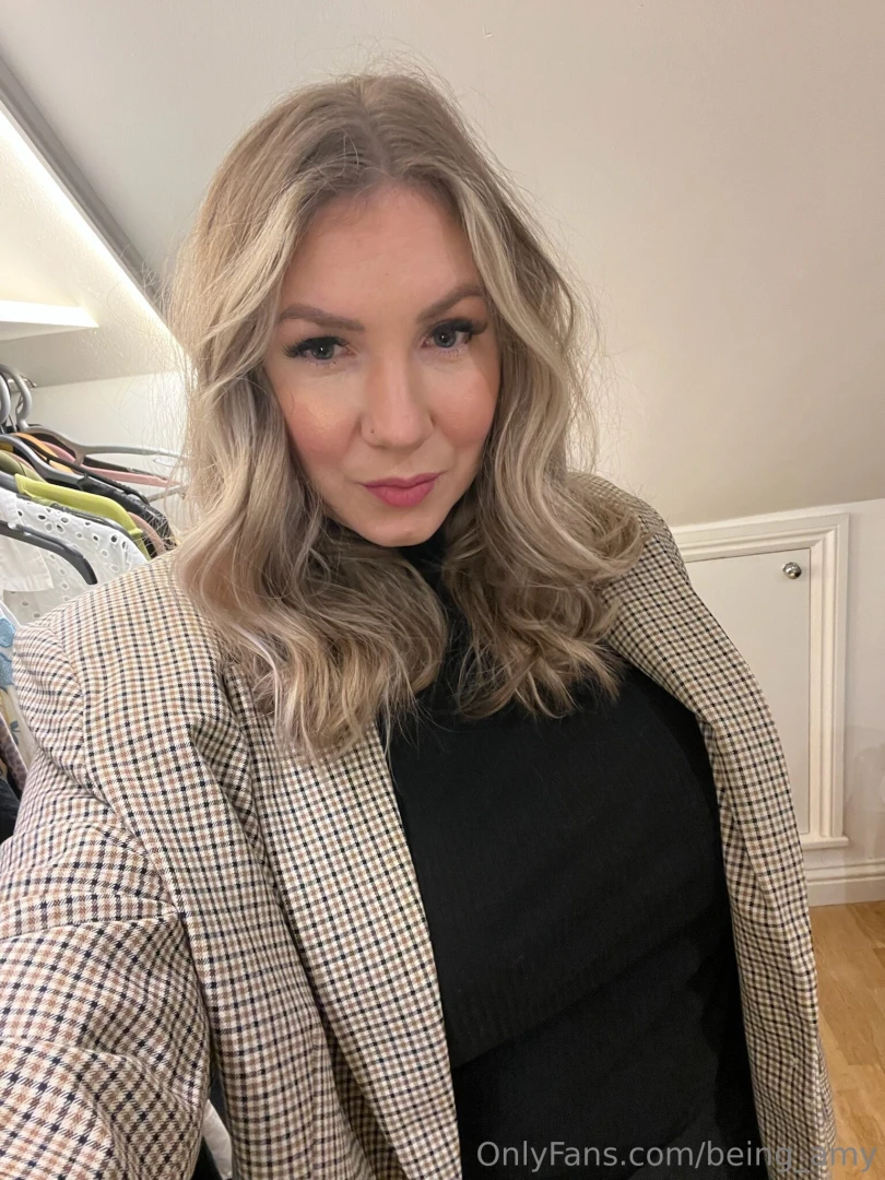 Happy hump day tip 5 to see what lingerie i am wearing today 