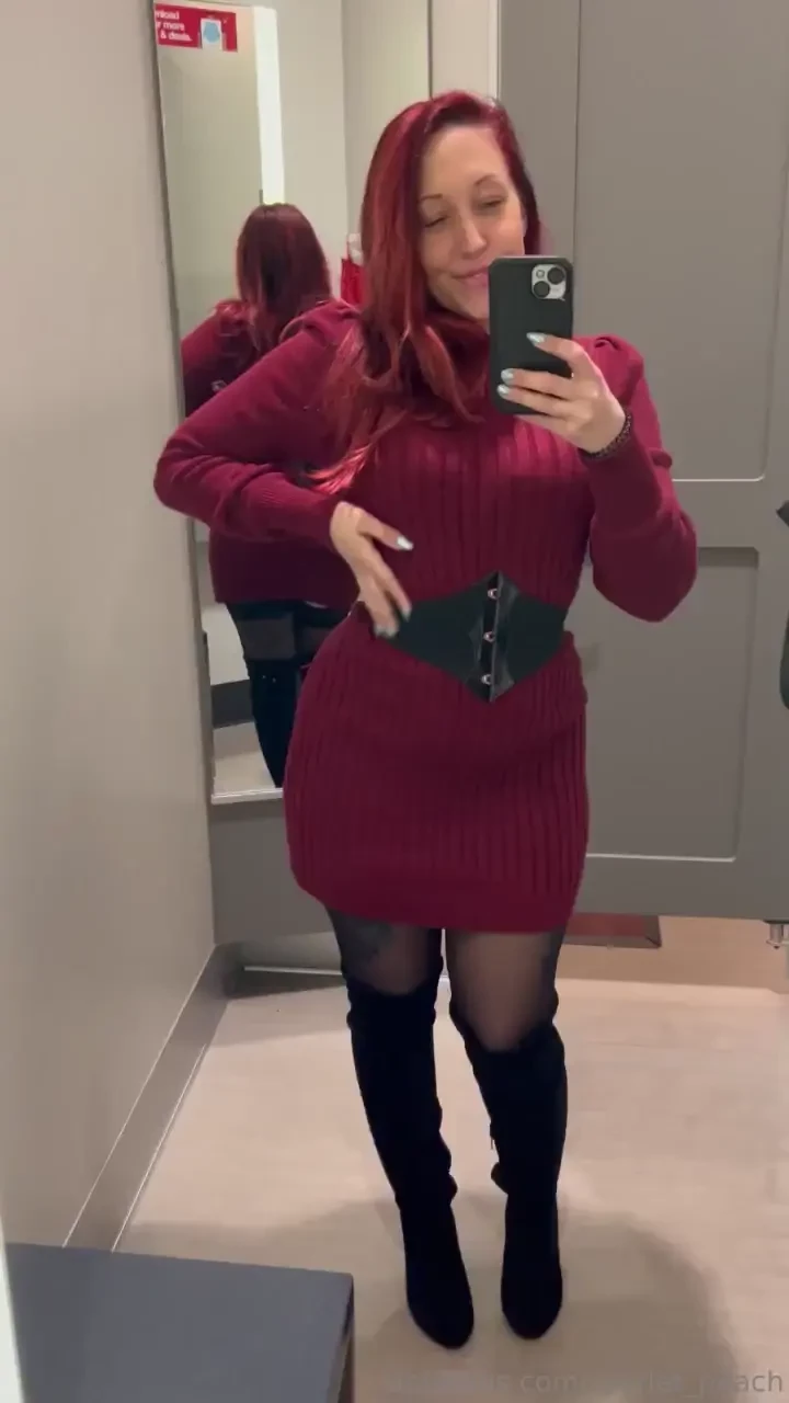 Made a naughty custom video in this dressing room yesterday 