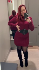 Made a naughty custom video in this dressing room yesterday