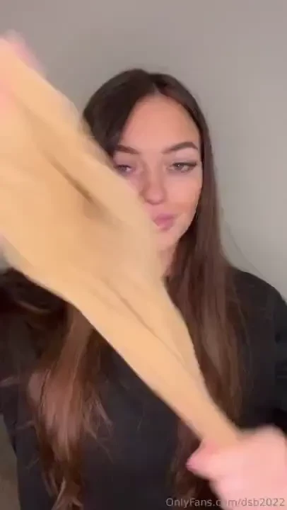 A little teaser with my super sheer skin colour nylons 