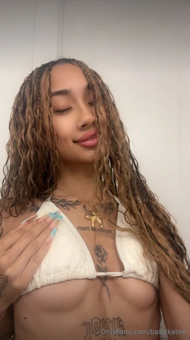 Kept trying to be a good girl but my hands have a mind of their own u 