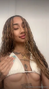 Kept trying to be a good girl but my hands have a mind of their own u